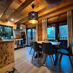 シャレー Le Aura Et Jacuzzi アブレッシュフィラー