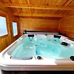 Le Aura Et Jacuzzi アブレッシュフィラー