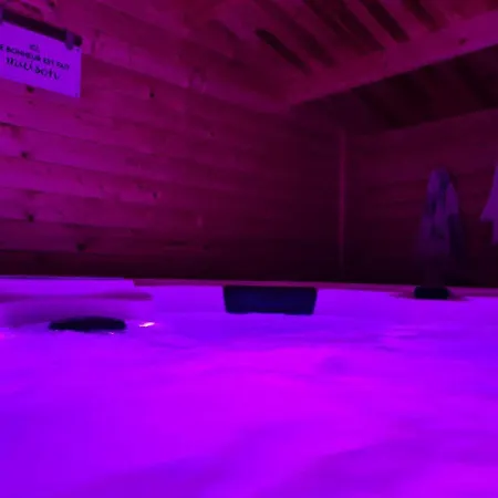 Chalet Le Aura Et Jacuzzi *