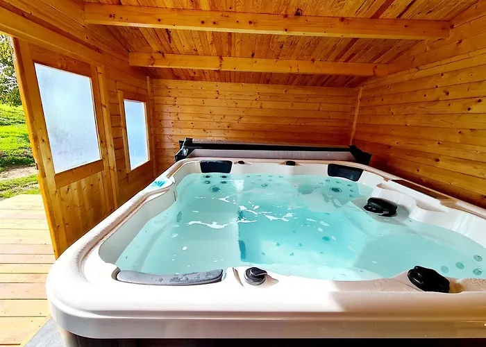 Le Aura Et Jacuzzi *