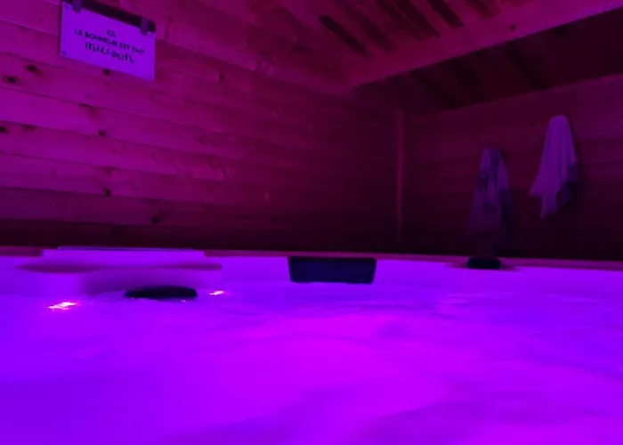 Domek alpejski Le Aura Et Jacuzzi *