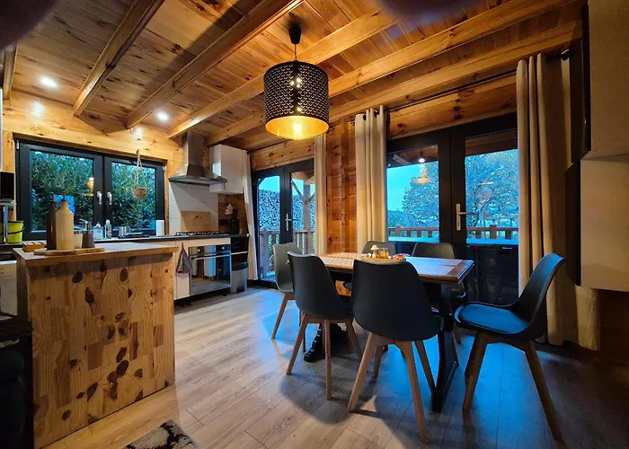 Domek alpejski Le Aura Et Jacuzzi Abreschviller